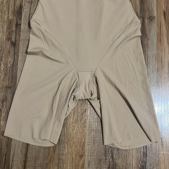 MaidenForm Body Shaper - Picture 3 of 7